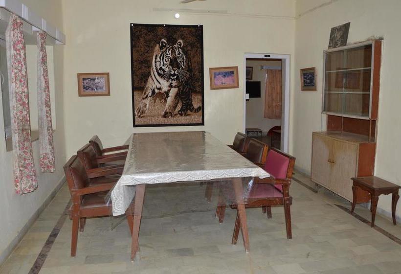 Hotel Castle Rock 11