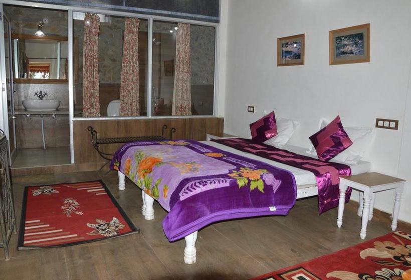 Hotel Castle Rock 13