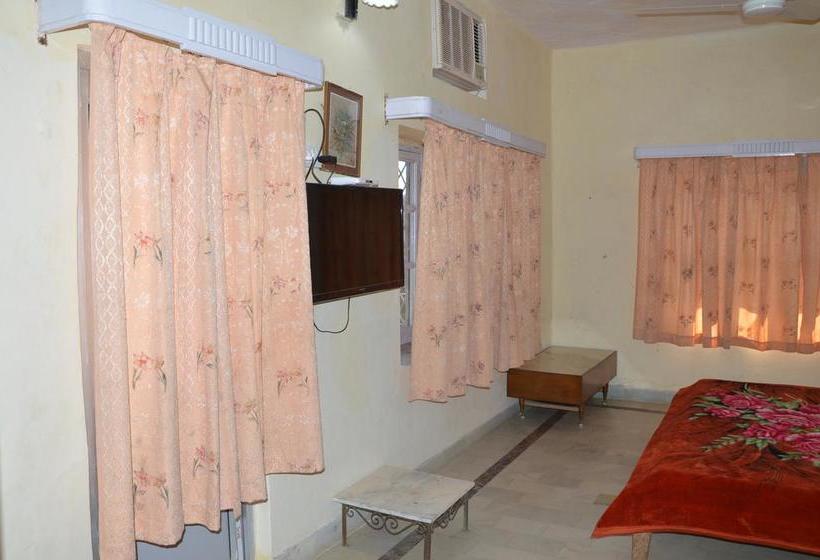 Hotel Castle Rock 18