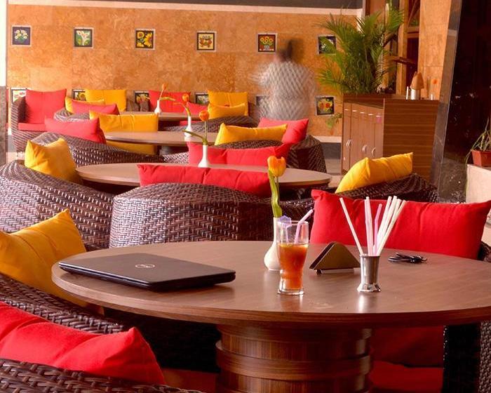 Hotel Club Emerald 19