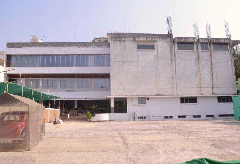 Hotel Club Emerald 5