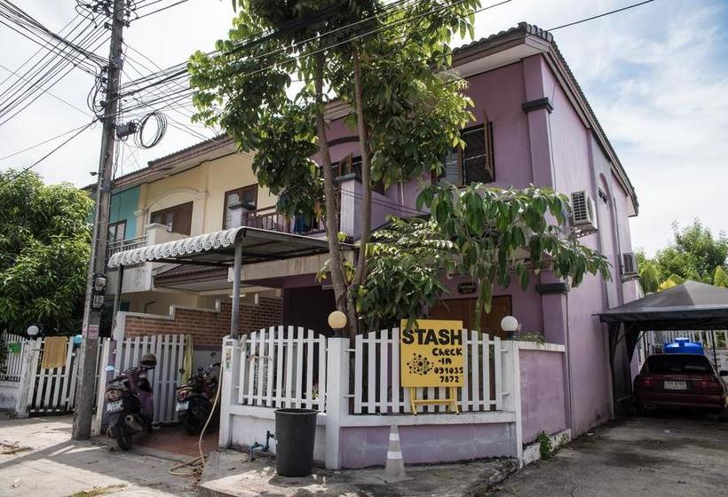 Hostel Coworking With Accommodation For Digital Nomads