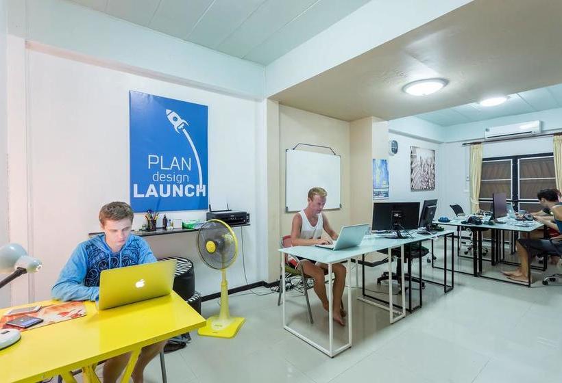 Hostel Coworking With Accommodation For Digital Nomads 1