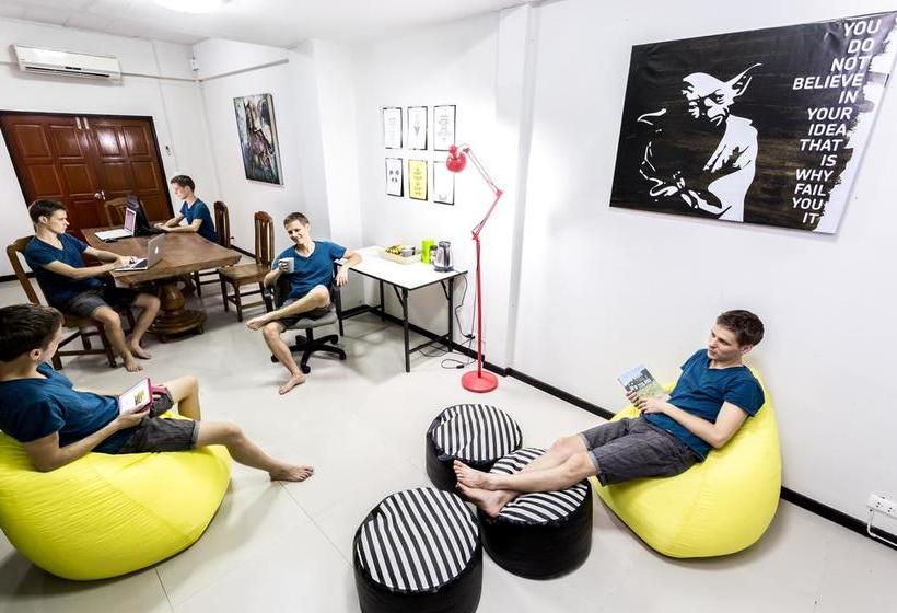 Hostel Coworking With Accommodation For Digital Nomads 4