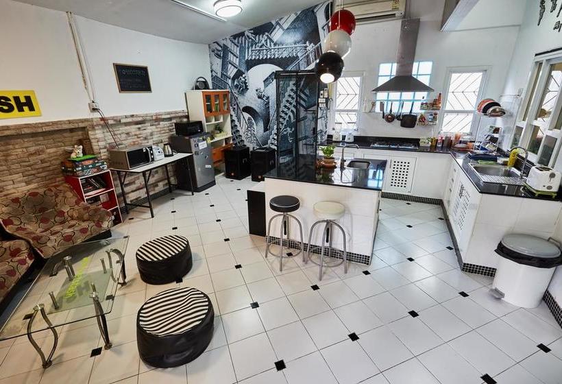 Hostel Coworking With Accommodation For Digital Nomads 6