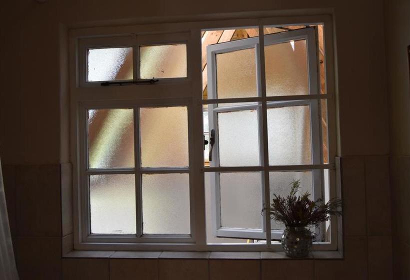 Almond Cottage Bed & Breakfast 17