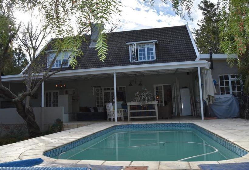 Almond Cottage Bed & Breakfast 3