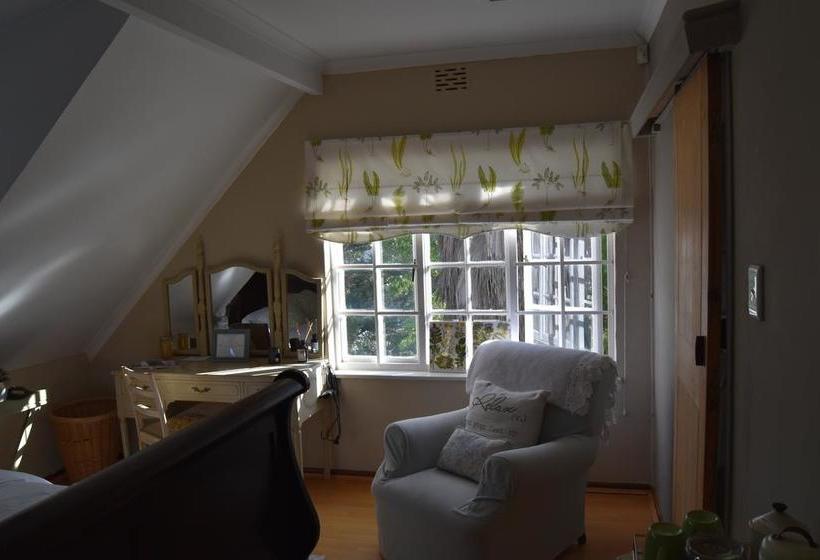 Almond Cottage Bed & Breakfast 9