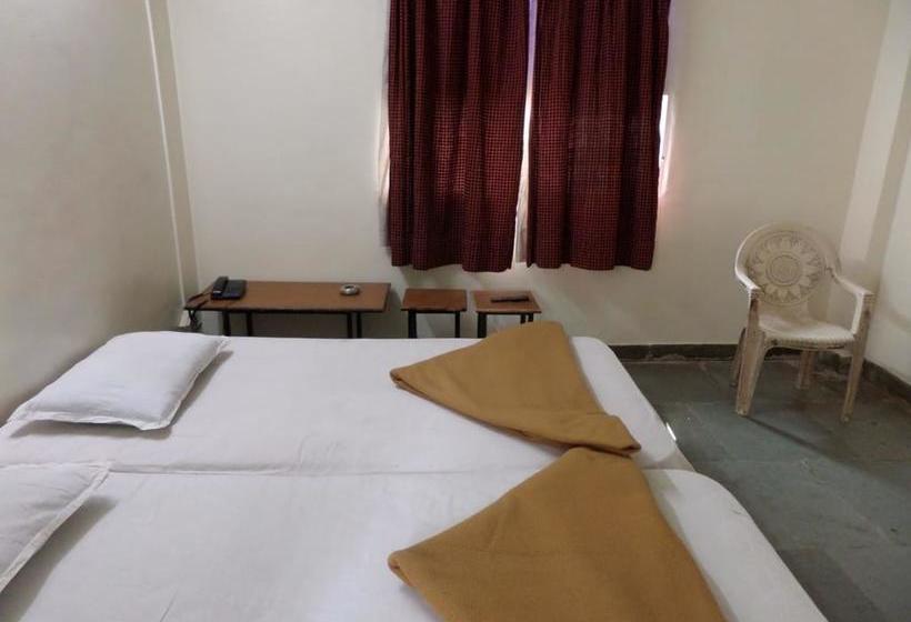 Hotel Parvat Lodge 1