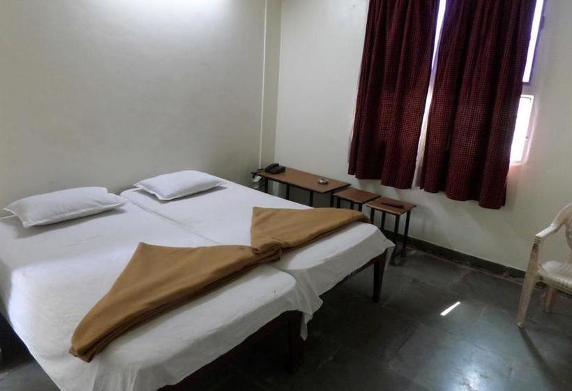 Hotel Parvat Lodge 11