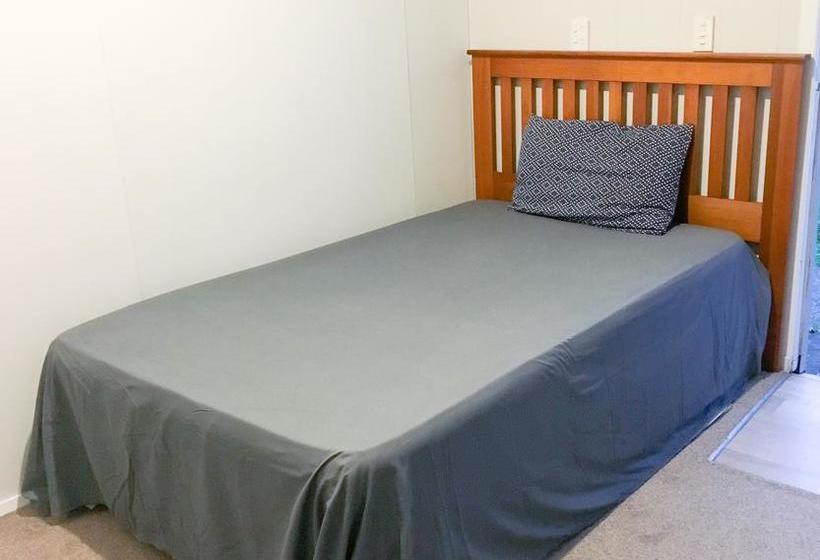 Bed and Breakfast Private Treaty 1