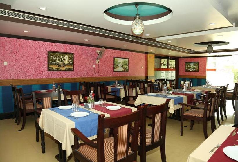 Hotel Kadambari Regency 8