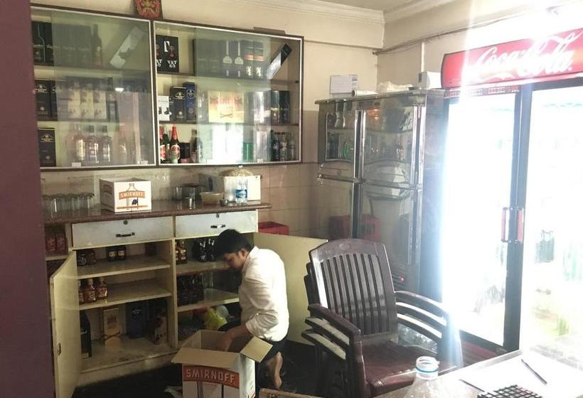 Hotel Iroomz Amrutha Residency 1