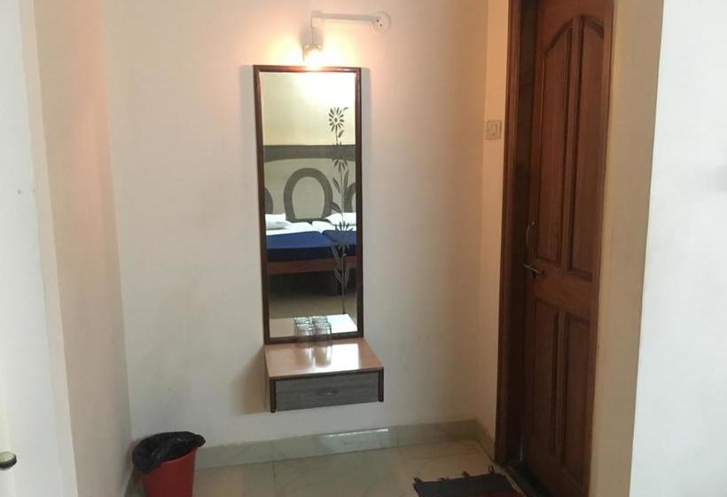 Hotel Iroomz Amrutha Residency 10