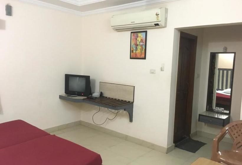 Hotel Iroomz Amrutha Residency 18
