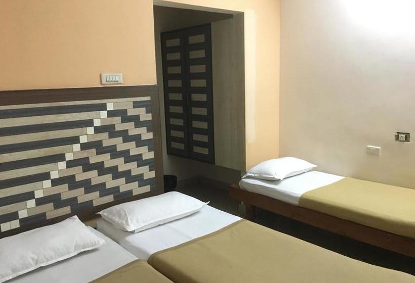 Hotel Iroomz Amrutha Residency 19