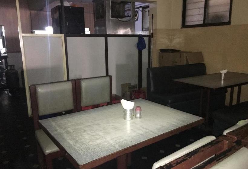 Hotel Iroomz Amrutha Residency 2