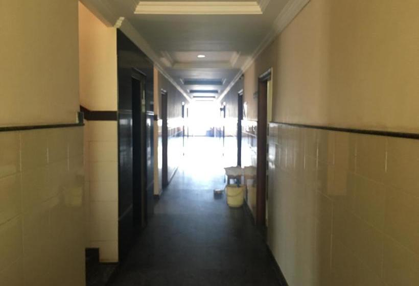 Hotel Iroomz Amrutha Residency 3