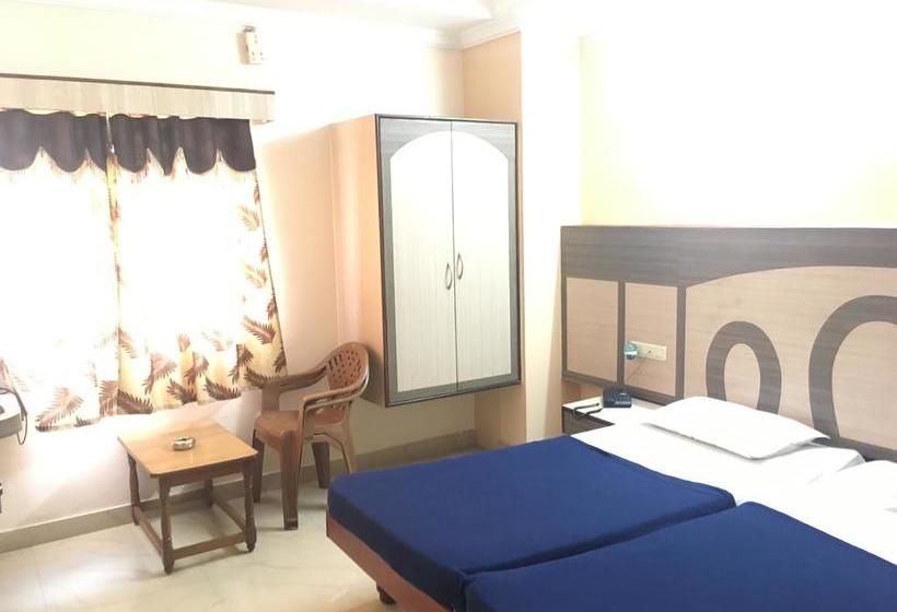 Hotel Iroomz Amrutha Residency 4