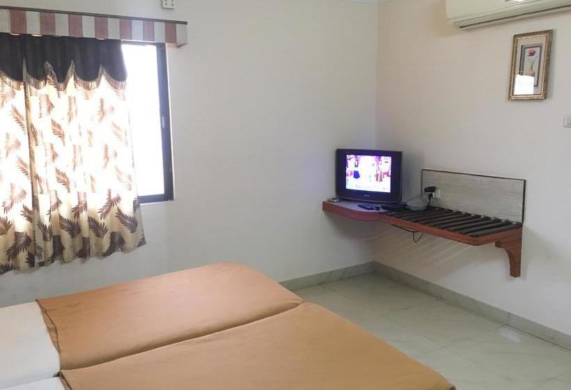 Hotel Iroomz Amrutha Residency 7