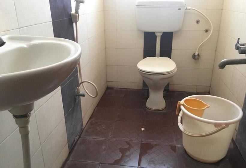 Hotel Iroomz Amrutha Residency 9