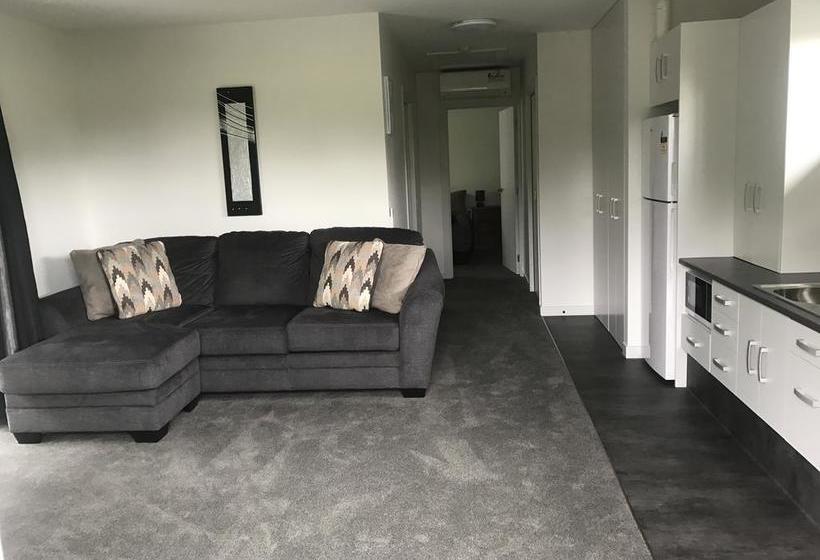 Motel Black On Grey 1