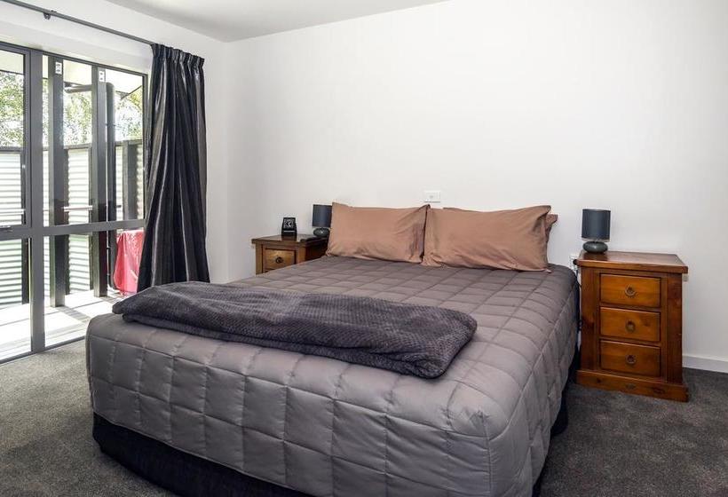 Motel Black On Grey 2