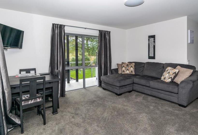 Motel Black On Grey 3