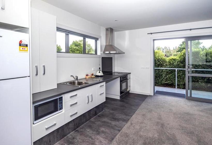 Motel Black On Grey 4