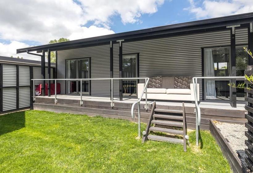 Motel Black On Grey 5