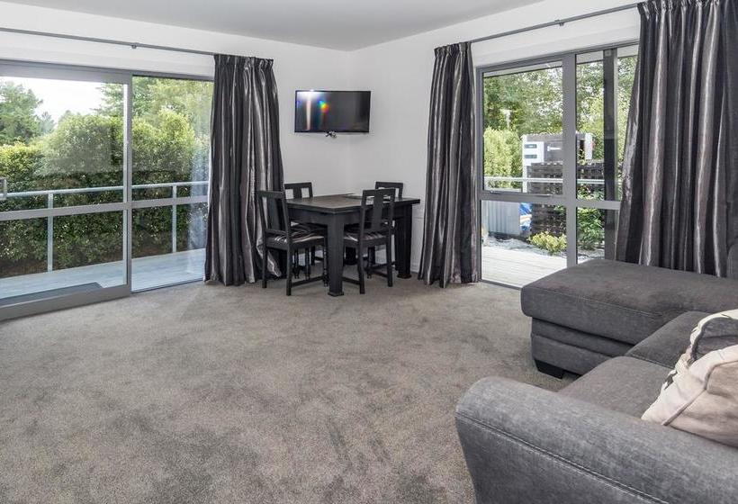 Motel Black On Grey 9