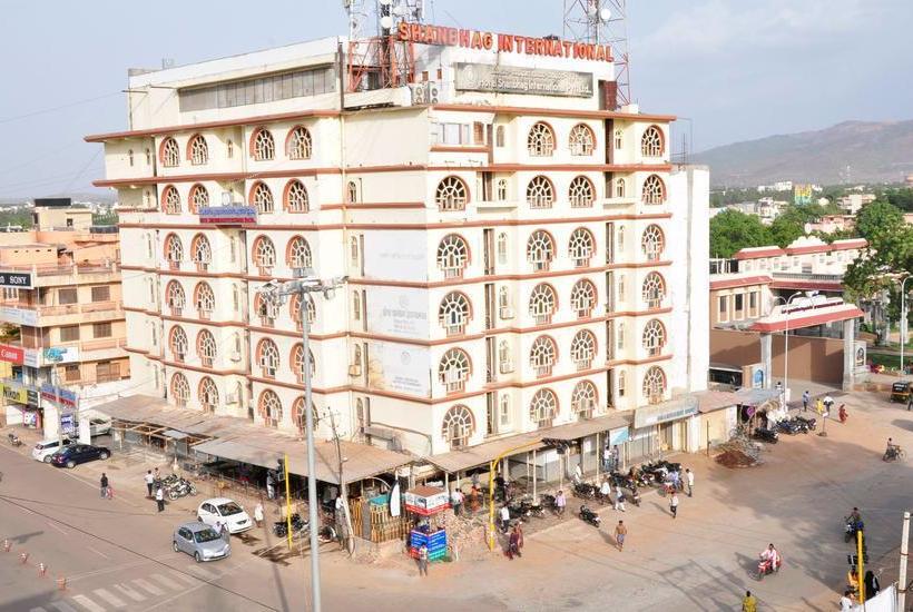 Hotel Iroomz Shanbhag Towers International 5