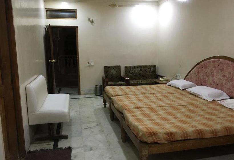 Hotel Iroomz Shanbhag Towers International 7