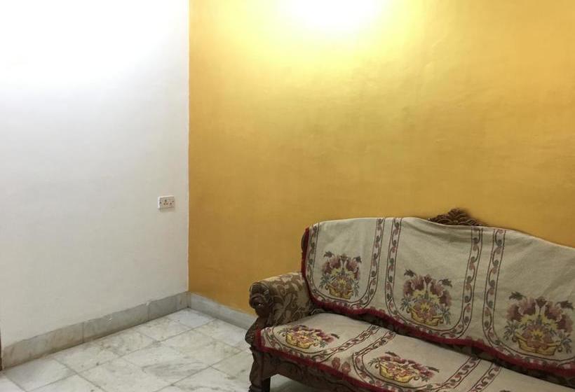 Hotel Iroomz Shanbhag Towers International 8