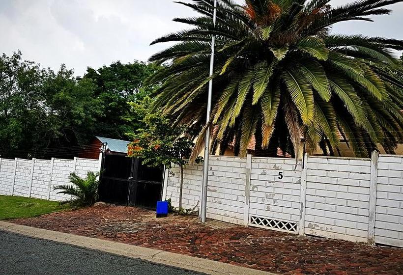 Hostel Mikasa Sukasa Backpackers 5