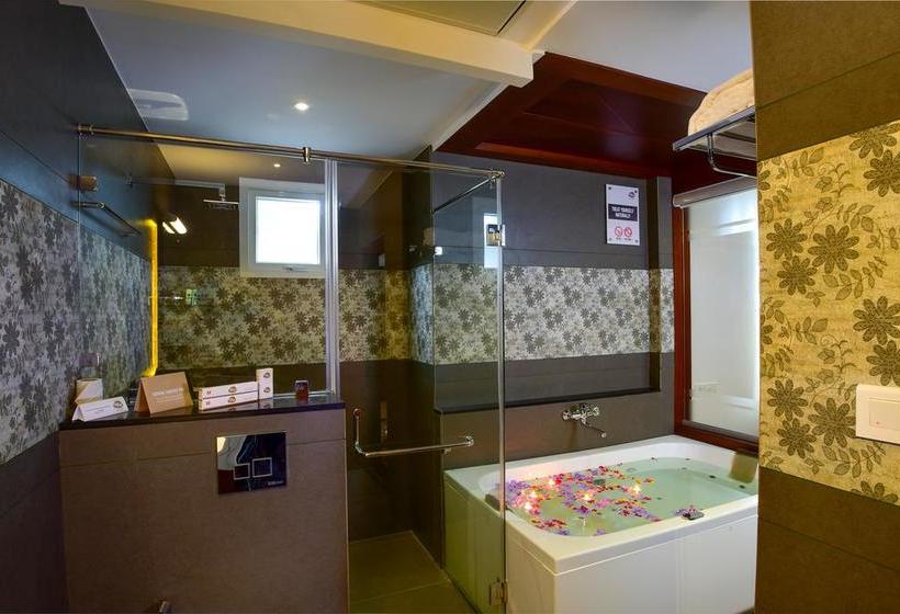 Resort Lake Canopy 10