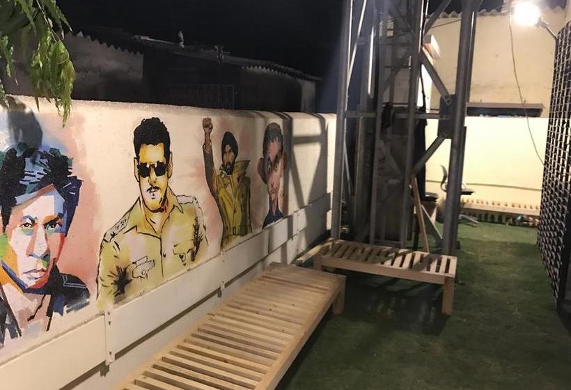 Hostel Bollywood Bed & Breakfast 11