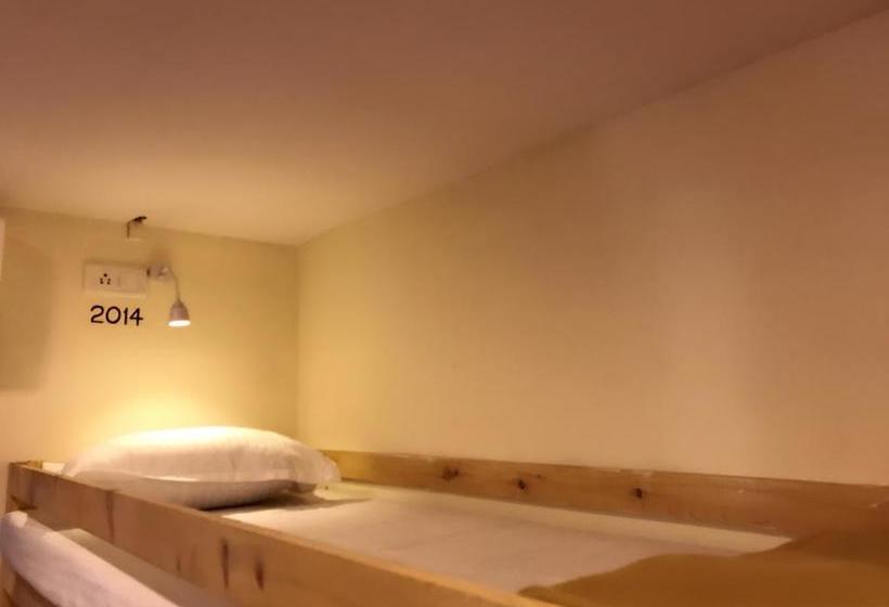 Hostel Bollywood Bed & Breakfast 17