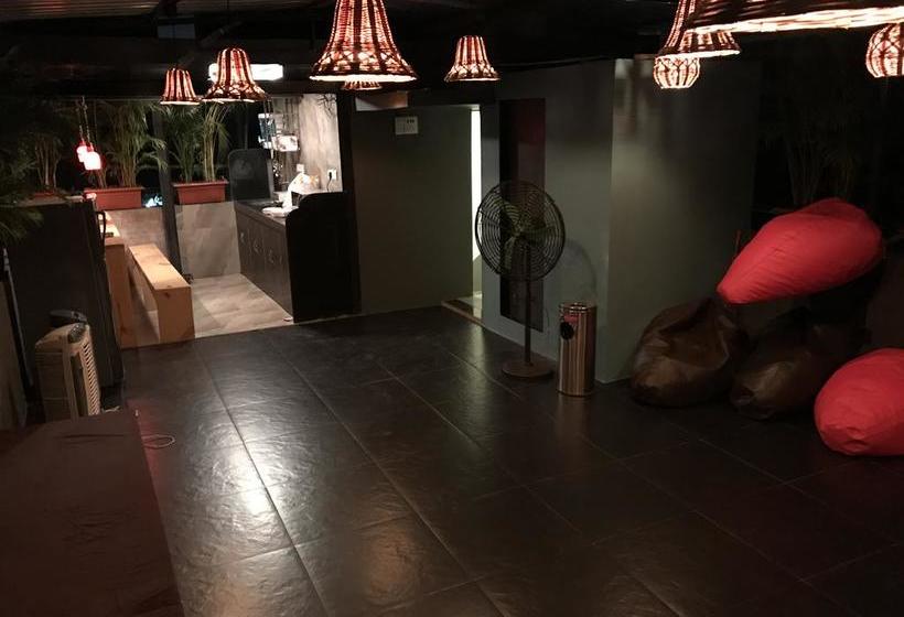 Hostel Bollywood Bed & Breakfast 18