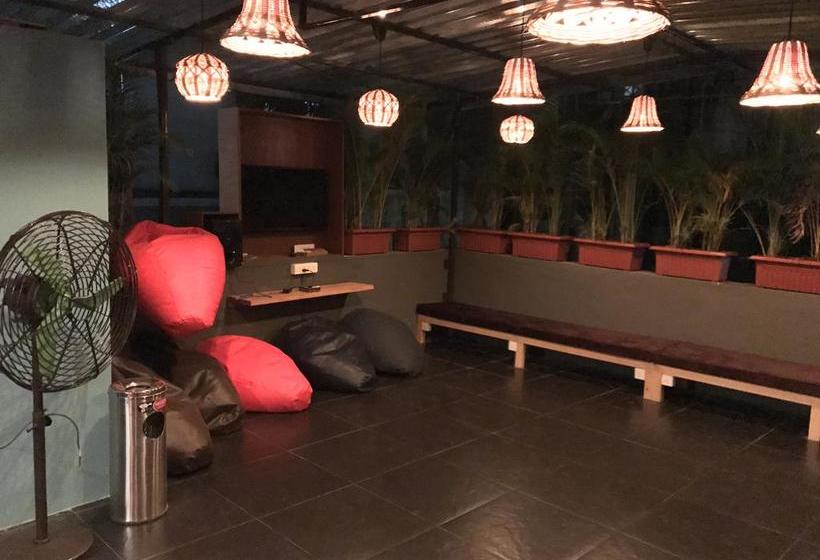 Hostel Bollywood Bed & Breakfast 2