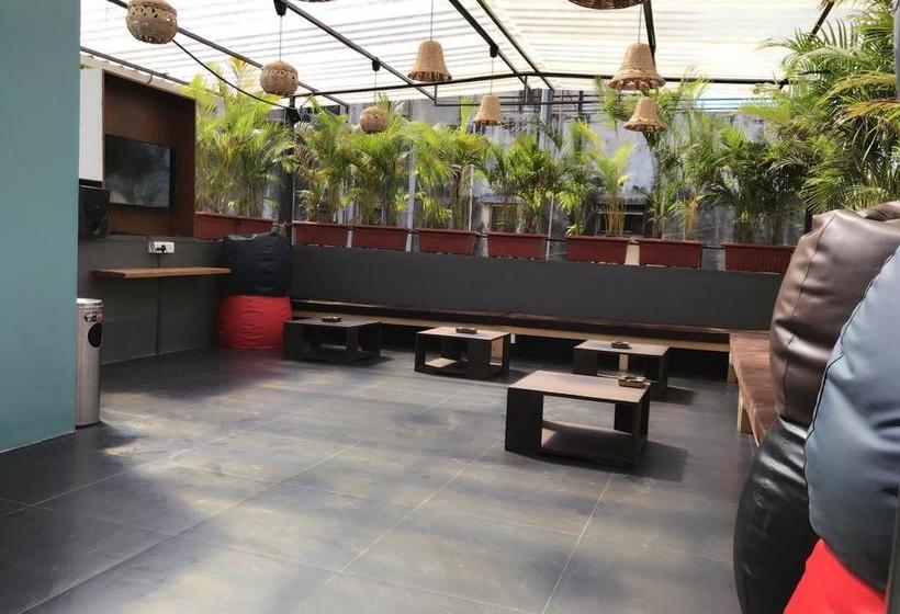 Hostel Bollywood Bed & Breakfast 8