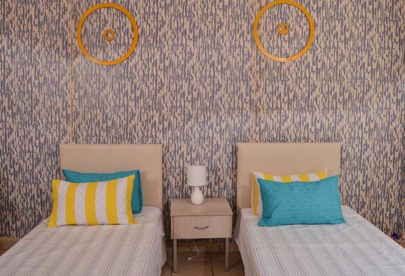 Hostel Urban Backpackers 12