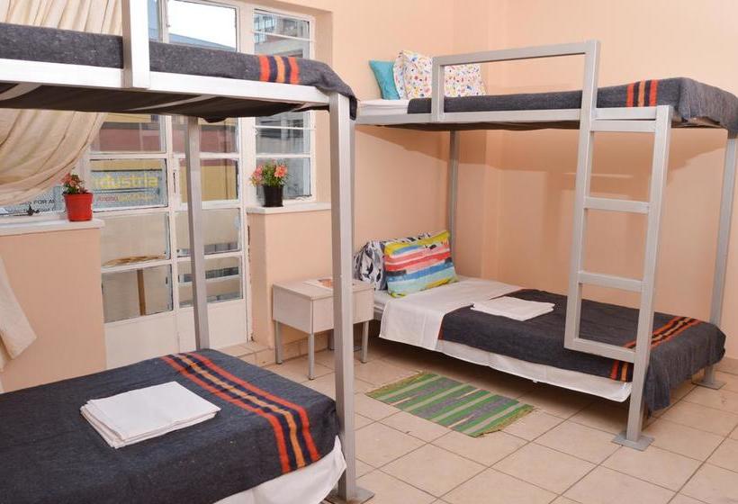 Hostel Urban Backpackers 17