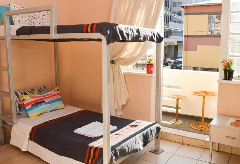 Hostel Urban Backpackers 20