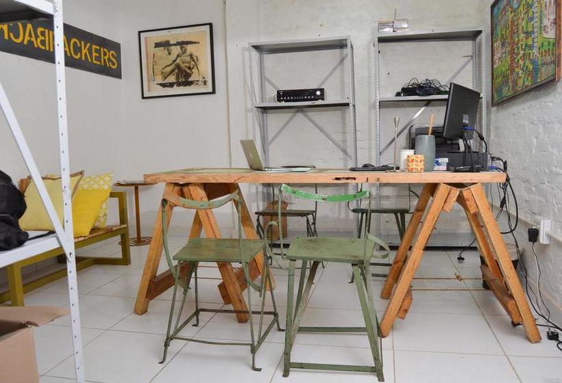 Hostel Urban Backpackers 9