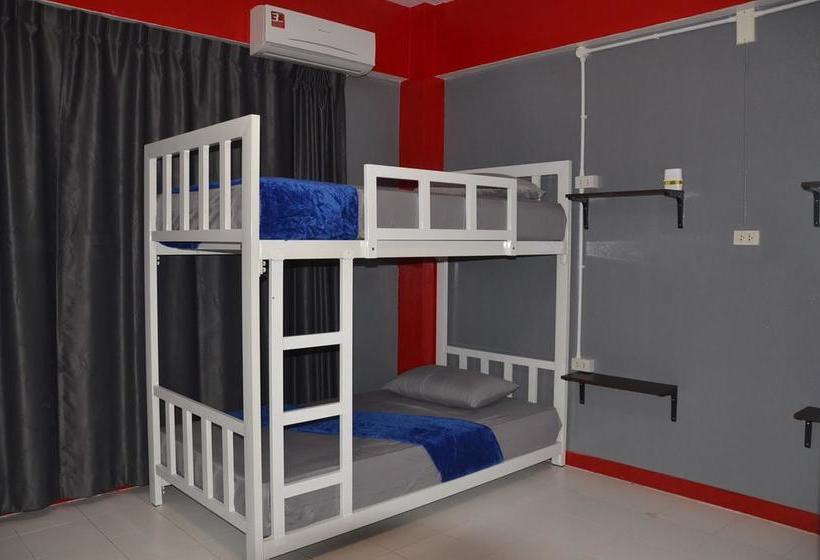 Hostel Funky Crab 11