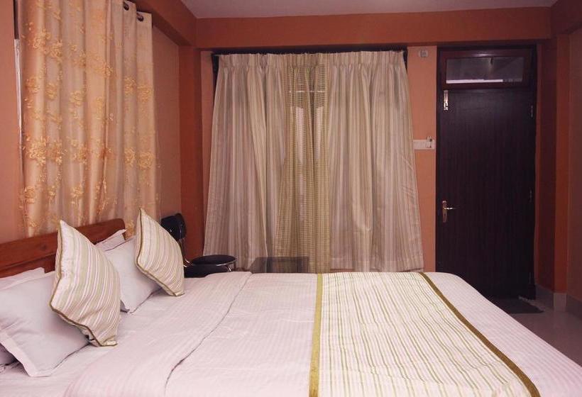 Hotel Finestays Shanti Priya 13