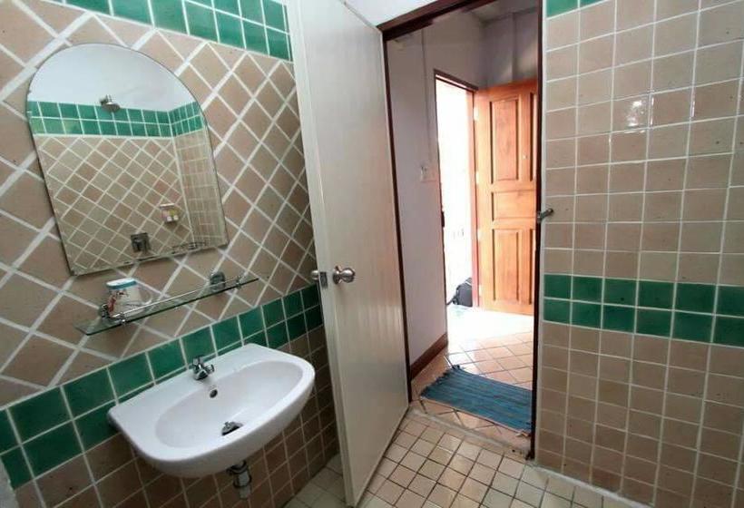 Hotel Prasertsri Place 6