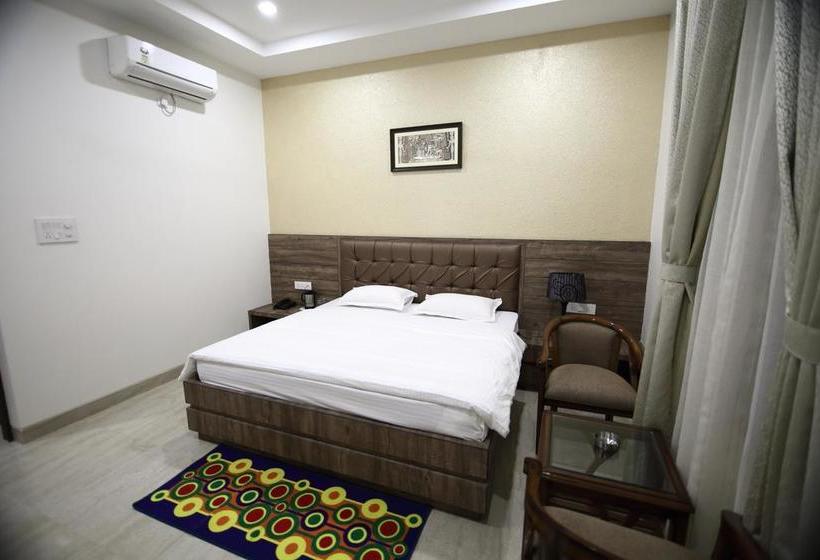 Regal Hotel And Restaurant 10