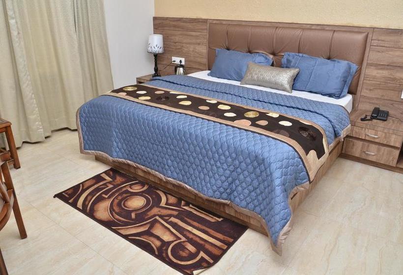 Regal Hotel And Restaurant 14